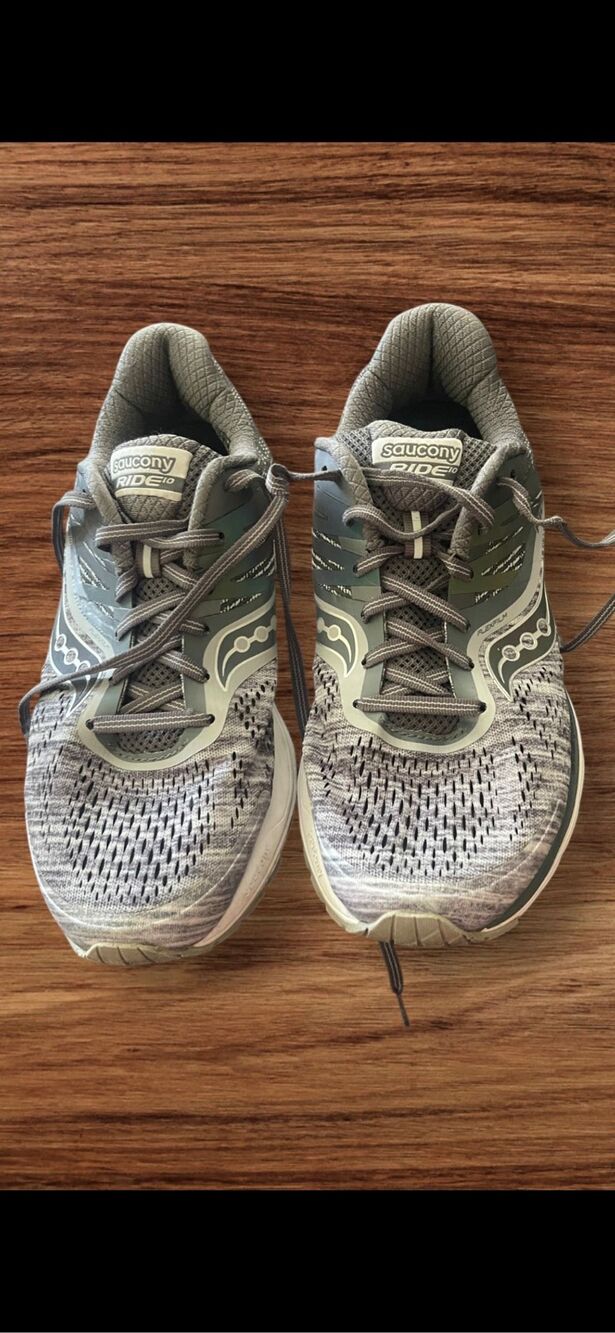 Saucony Womens Gray Black Ride 10 Athletic Sneaker Running Shoes Size 10